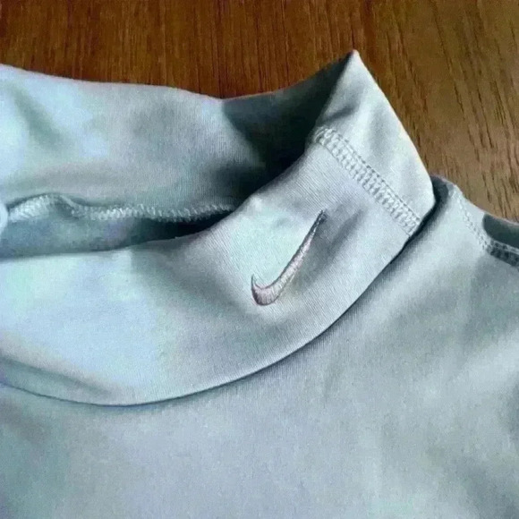 Nike Powder Blue Dri-Fit Fleece Lined Crew Neck Long Sleeve Top Women’s Sz Small - Picture 3 of 7